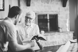 Что следует делать руководителям церкви на своих собраниях?